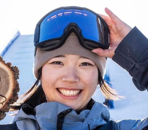 スノーボード女子ビッグエア８位通過の鈴木萌々
